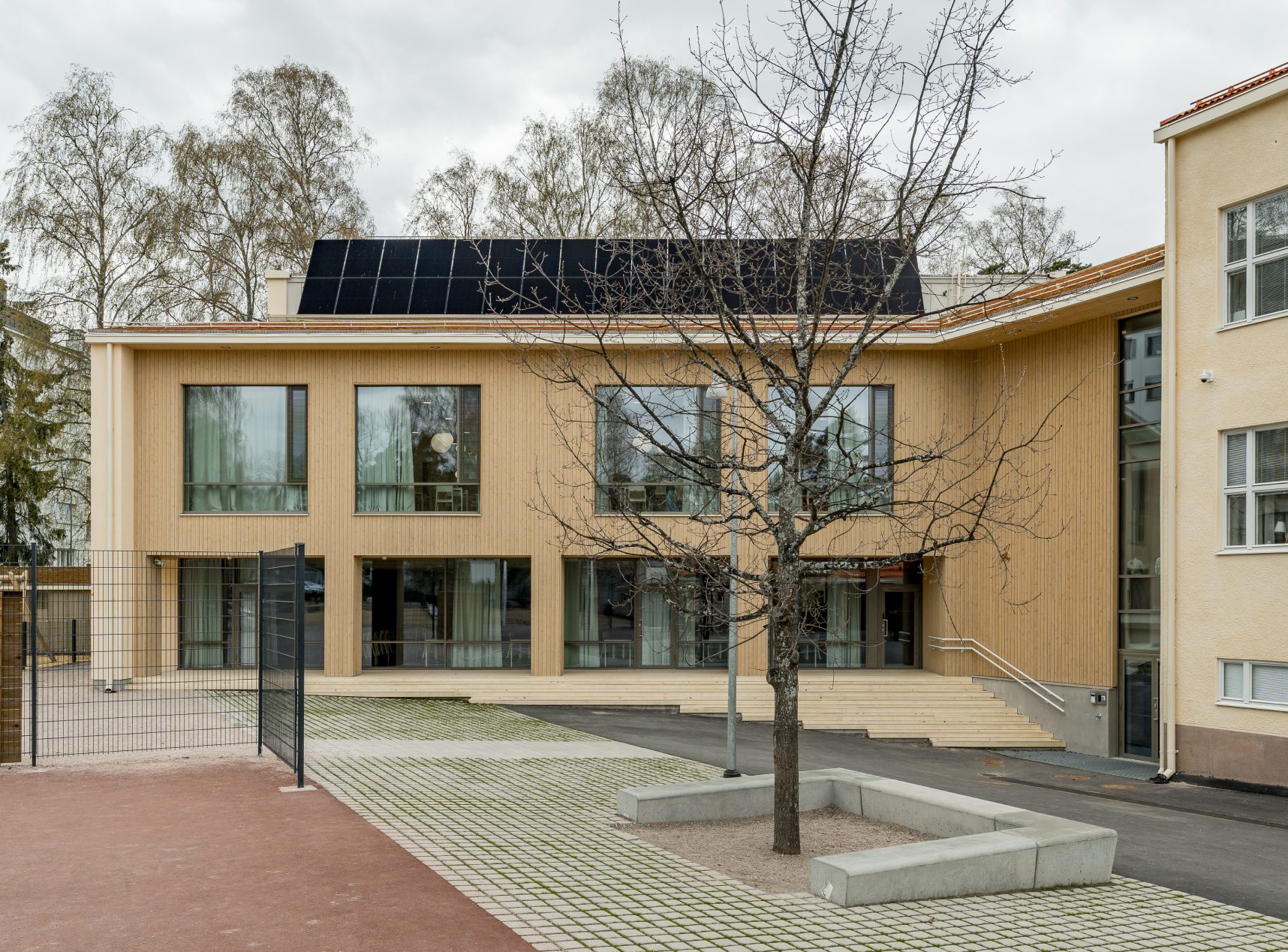 Facade of the new extension building of Hoplaxskolan M0-5, elementary school in Munkkiniemi.