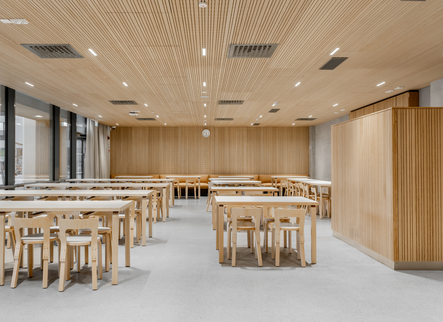 Hoplaxskolan school student dining room.